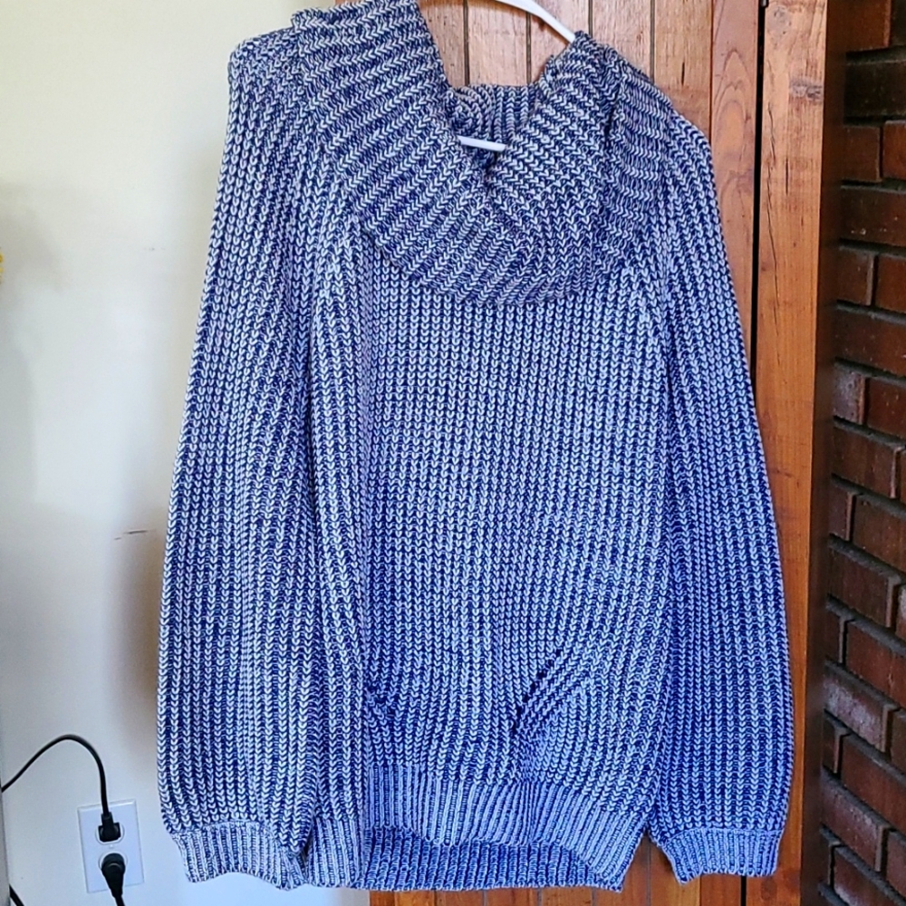Womens sweater L